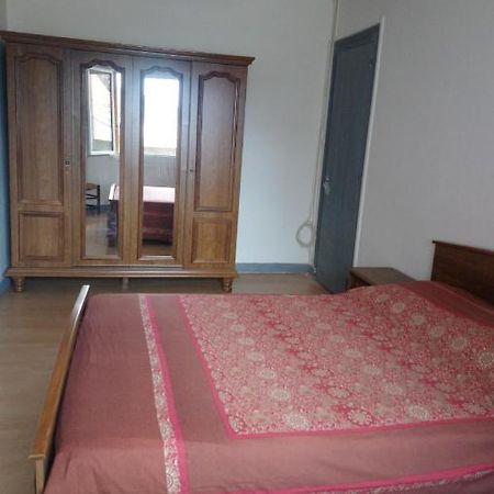 Hebergement Pour 2 Personnes,1 Chambres, Salon, Salle A Manger, Grand Garage Possibilite D'Un Lit 1 Personne Supplementaire Pour 15 Euros Sancoins Kültér fotó