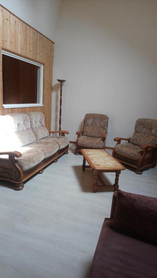 Hebergement Pour 2 Personnes,1 Chambres, Salon, Salle A Manger, Grand Garage Possibilite D'Un Lit 1 Personne Supplementaire Pour 15 Euros Sancoins Kültér fotó